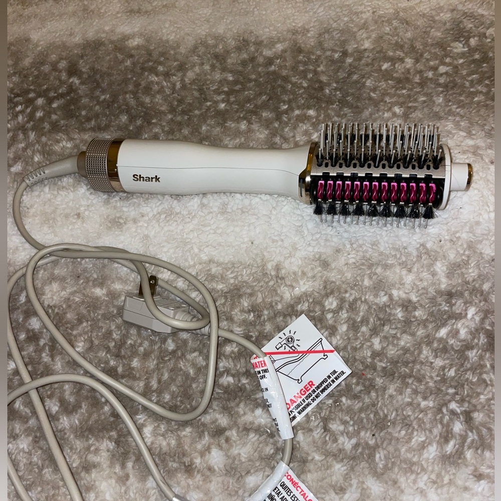 Shark smoothstyle heated comb + blow dryer brush